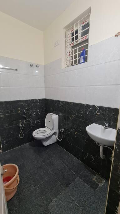 Vila Kamalam 2 Bhk - Non Ac Kójamputtúr Exteriér fotografie